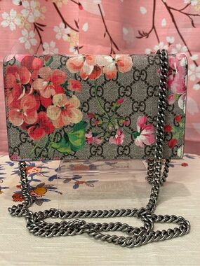 Gucci GG Supreme Blooms Wallet on a Chain WOC Pink like-NEW